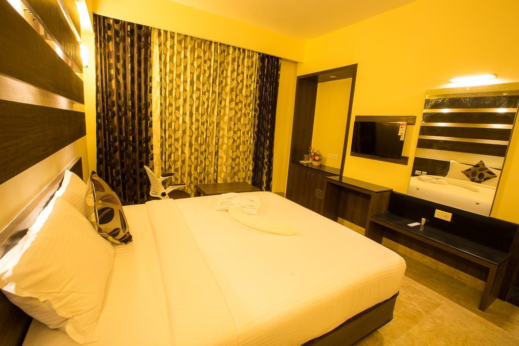 ארודה Hotel Radha Prasad חדר תמונה