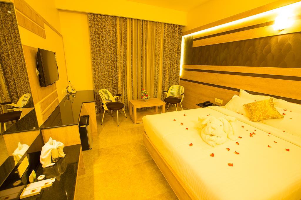 ארודה Hotel Radha Prasad חדר תמונה