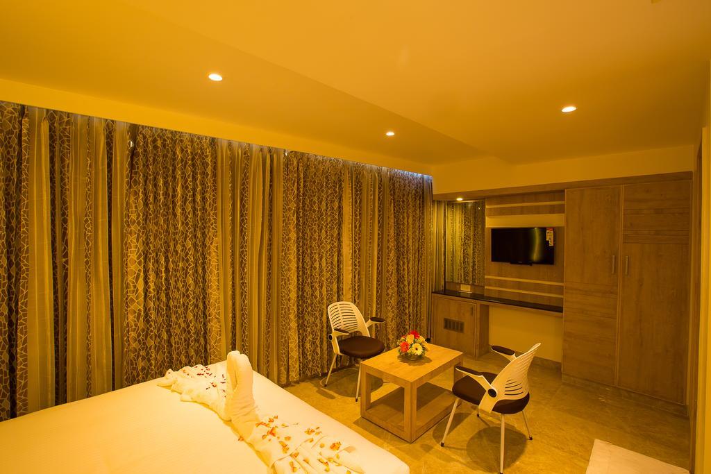 ארודה Hotel Radha Prasad חדר תמונה