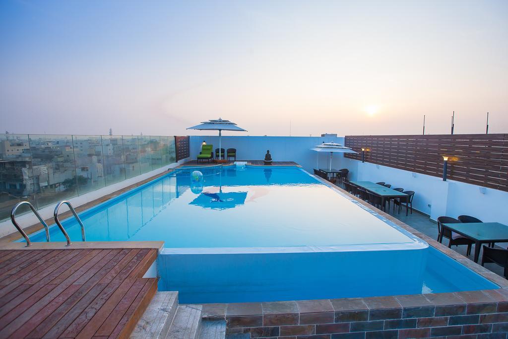 ארודה Hotel Radha Prasad מראה חיצוני תמונה
